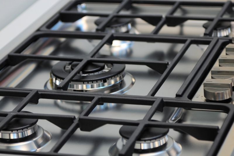 picture showing a clean cooktop with 5 burner
