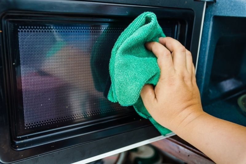 A grease-free microwave interior